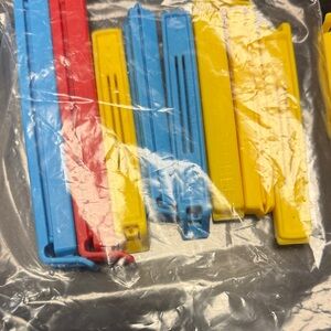 The Pampered Chef Twixit Red, Blue, and Yellow Bag Clips